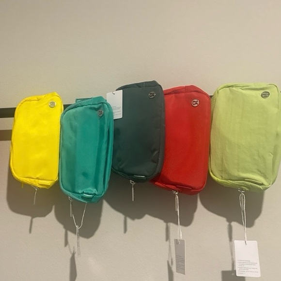 lululemon athletica Cell Phone Crossbody Bag - Green